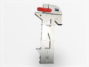 牽引構(gòu)件為鋼絲繩膠帶，強(qiáng)度大，可以垂直輸送散狀物料